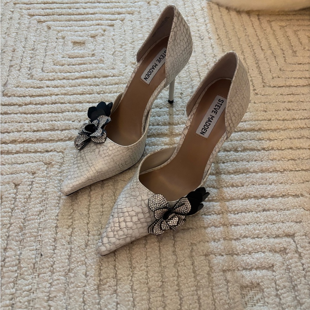 Steve Madden Flower Pumps